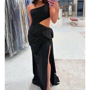 EVA PRESLEY Elegant formal gown One-Shoulder Black Dress with Cutouts